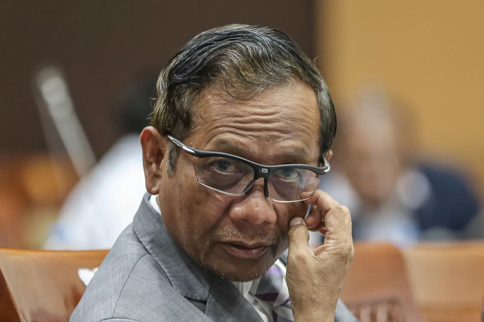 Dua Topeng Mahfud MD: Jilat Jokowi, Mesra ke Mega