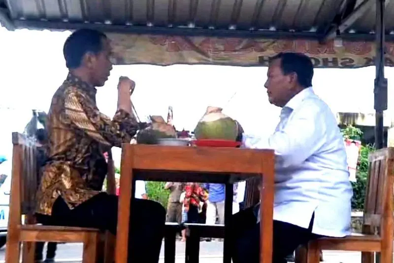 Jokowi Ajak Prabowo Makan Bakso di Magelang, Kampanye atau Gimmick?