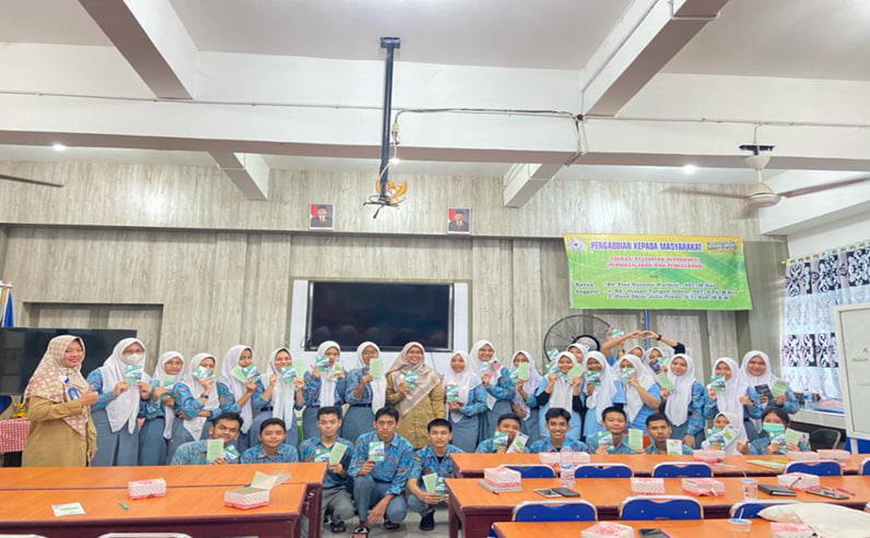 Dosen IKH Medan Laksanakan Edukasi Kesehatan Reproduksi Remaja di SMAN 6 Medan