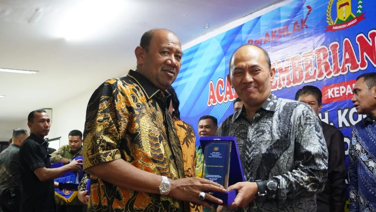 PAD Kabupaten Langkat 2023 Over target, Syah Afandin Beri Penghargaan