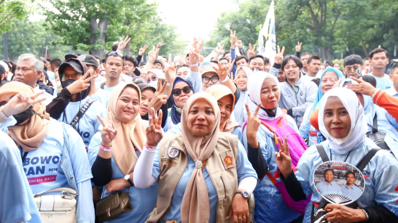 Tak Kalah Banyak dengan Pendukung AMIN di JIS, Pendukung Prabowo-Gibran Mulai Berdatangan ke GBK