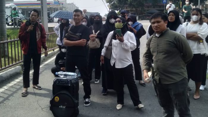 Puluhan Guru Honorer Langkat Demo ke Polda Sumut, Polisi: Sudah Kita Periksa 90 Orang