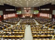 DPR Naik Gaji, Guru Ngaji Tetap Bertahan Hidup dengan Rp100 Ribu per Bulan