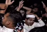 Dedi Mulyadi Dilempari Massa saat Hampiri Pendemo, ‘Woy! Jangan Syuting Dulu!’