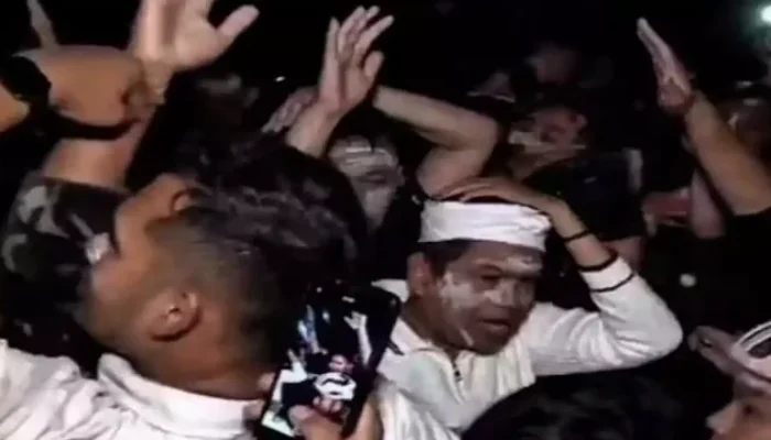Dedi Mulyadi Dilempari Massa saat Hampiri Pendemo, ‘Woy! Jangan Syuting Dulu!’
