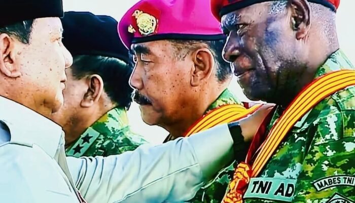 Rambo-nya Indonesia, Darius Bayani, Terima Bintang Sakti dari Presiden