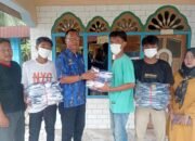 Pimpinan DPRD Sumut Bagikan Seragam Sepak Bola untuk Pemuda Langkat