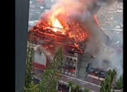 Mencekam! Gedung DPRD NTB Ludes Terbakar