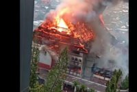 Mencekam! Gedung DPRD NTB Ludes Terbakar