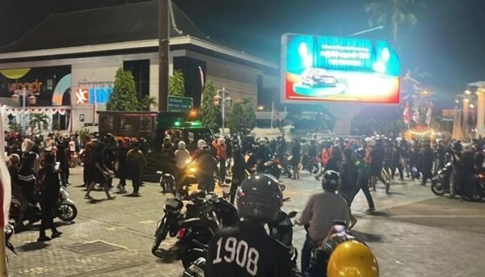 Dua Paramedis Dianiaya Saat Demo Ricuh Solo, Puluhan Ambulans Geruduk Mapolresta