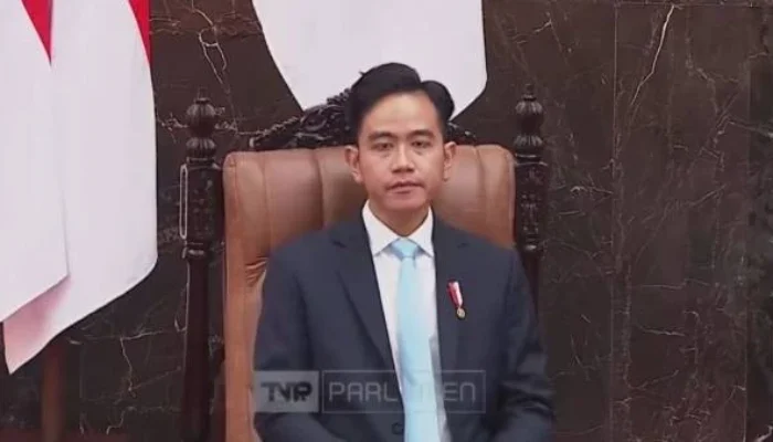 Gibran Harus Memilih: Mengundurkan Diri atau ’98