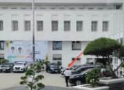 Ditanya Kasus Smartboard Rp50 M, Faisal Hasrimy Pilih Kabur ke Mobil Dinas