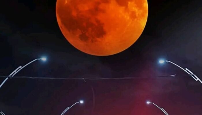 Fenomena Langka! Bulan Berubah Jadi Merah Darah Malam Ini