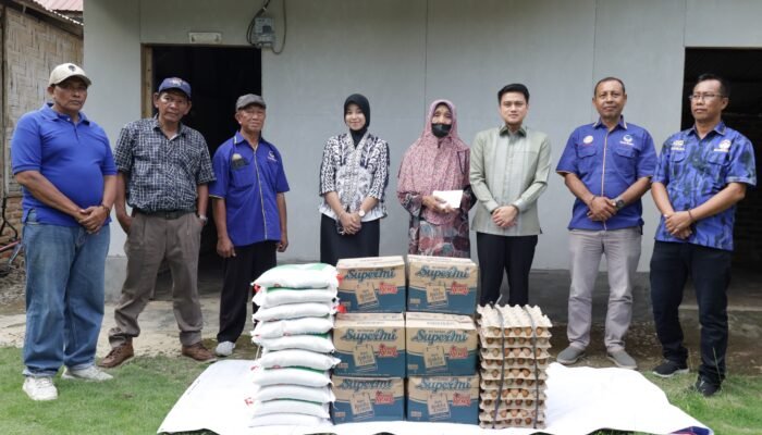 Rumah Ludes Terbakar, Bung RA Peluk Duka Nek Nursidah