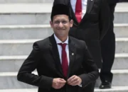 “Saya Tidak Bersalah!” – Nadiem Makarim Menangis Saat Ditahan Kejagung