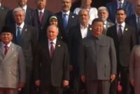 Presiden Prabowo Subianto berdiri sejajar di barisan depan parade militer China bersama Presiden China Xi Jinping, Presiden Rusia Vladimir Putin dan Pemimpin Tertinggi Korea Utara Kim Jong Un (tidak terlihat di foto) (Setpres)