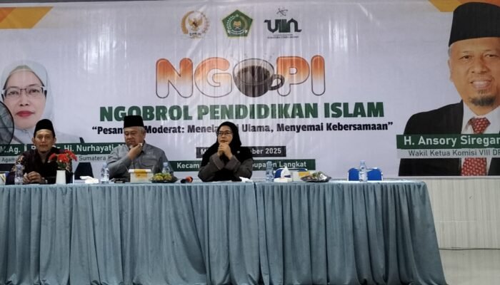 DPR RI Komisi VIII Gandeng Kemenag dan UIN SU Gelar NGOPI Bertema Pesantren Moderat di Stabat