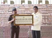 Kejagung Pamer Uang Rp13 Triliun Hasil Korupsi CPO, Tumpukannya Setinggi 2 Meter!