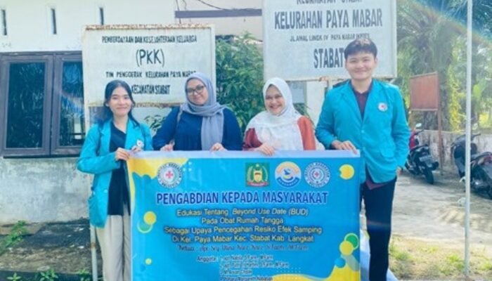 Dosen dan Mahasiswa Farmasi Helvetia Edukasi Warga Stabat Soal Bahaya Obat Kedaluwarsa