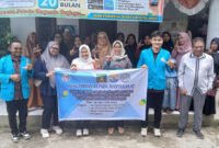 Mahasiswa dan Dosen Farmasi IKH Medan Latih Warga Stabat Buat Minyak Rambut Herbal dari Kemiri