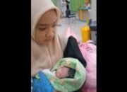 Kisah Bayi Kembar Lahir di Ambulans Saat Langkat Dikepung Banjir
