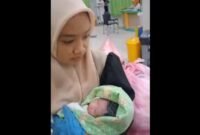 Kisah Bayi Kembar Lahir di Ambulans Saat Langkat Dikepung Banjir
