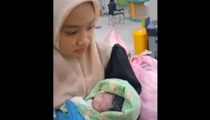 Kisah Bayi Kembar Lahir di Ambulans Saat Langkat Dikepung Banjir