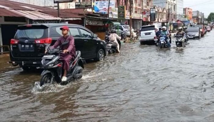 Pemprov Riau Tetapkan Status Siaga Darurat Hidrometeorologi Hingga Januari 2026