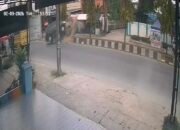 Aksi Kejar-kejaran Berakhir Terbalik! Innova Hantam Trotoar di Depan Yapim Stabat