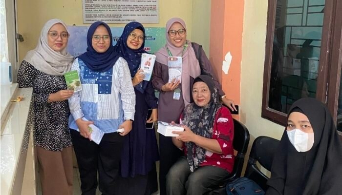 Dosen dan Mahasiswa Farmasi UMN Al-Washliyah Edukasi Penggunaan Obat yang Tepat di Puskesmas Teladan Medan