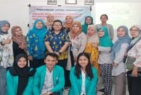 Dosen dan Mahasiswa Institut Kesehatan Helvetia Sosialisasikan BPJS dan Asuransi Komersial di Deli Tua