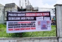 Viral Spanduk Sindir Polisi di Bundaran SIB Medan, Ini Penjelasan Pemasangnya
