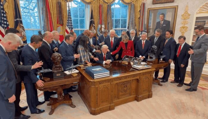 Para Ekstremis Kristen di Balik Serangan Trump ke Iran