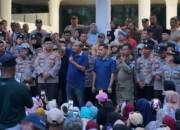 Pulang dari Jakarta Langsung Temui Massa, Syah Afandin Janji Bawa Perwakilan Korban Banjir Besitang ke Kemensos