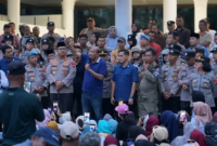 Pulang dari Jakarta Langsung Temui Massa, Syah Afandin Janji Bawa Perwakilan Korban Banjir Besitang ke Kemensos