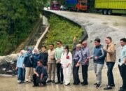 Viral Rombongan Orang Penting Berfoto Ria di Tikungan Ekstrem Sitinjau Lauik