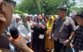 Jeritan Istri Tersangka Korupsi Dana BOS Sunggal: Menangis di Kejati Sumut, Pertanyakan Prosedur Penahanan Suami