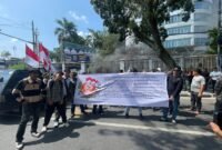 Medan Membara Ratusan Massa ‘Geruduk’ DPRD, Desak Hak Interpelasi Terhadap Wali Kota Rico Waas