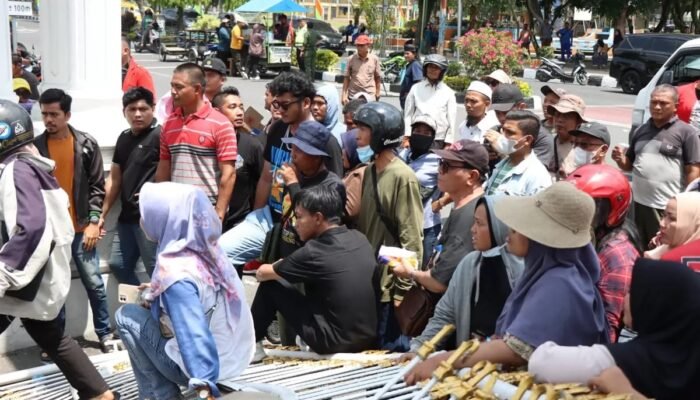 Pedagang Kaki Lima Tolak Direlokasi, Massa Demo Kantor Wali Kota Binjai
