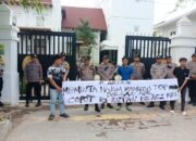 Aksi Unjuk Rasa AKTA Desak Hakim Vonis Berat Tersangka Topan Ginting Dalam Kasus Korupsi Rp231,8 Miliar