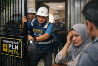 Viral! Petugas PLN Diduga Dobrak Akses Rumah Warga, Pemilik Murka