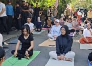 Jokowi Mendadak Ikut Yoga Bareng Warga di Depan Rumahnya, Peserta: Nggak Nyangka Banget