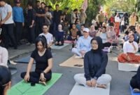 Jokowi Mendadak Ikut Yoga Bareng Warga di Depan Rumahnya, Peserta: Nggak Nyangka Banget