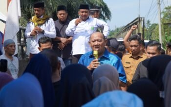 Bupati Langkat Temui Massa Aksi Jalan Rusak di Selesai, Syah Afandin: Tahun Ini Kita Bangun