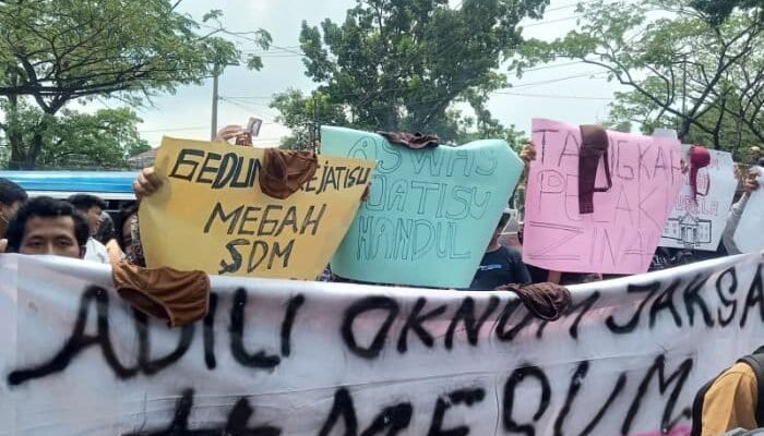 Aliansi Masyarakat Cerdas Demo Kejatisu, Tuntut Jaksa Madina diduga Selingkuh Dicopot