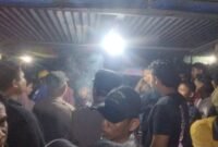 Jalan Berlubang Tak Kunjung Diperbaiki, Warga Sambirejo Gelar Aksi Malam Hari