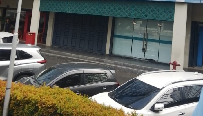 Kantor Dirantai, Massa DPN Geruduk PT Kraton Medan Tuntut Pesangon Rp63 Juta Segera Dibayar!