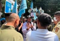 Ratusan Massa Geruduk Kantor PLN UID Sumut, Tuntut Ganti Rugi Dampak Blackout