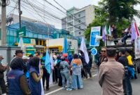 Ratusan Massa Geruduk Kantor PLN Medan Kota, Tuntut Hentikan Pemadaman Bergilir dan Berikan Kompensasi