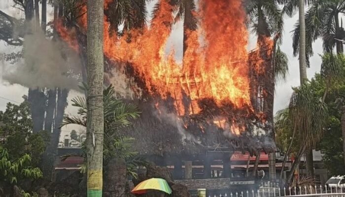 Rumah Adat di Kompleks Monumen Sisingamangaraja XII Medan Ludes Terbakar, Polisi Selidiki Penyebabnya